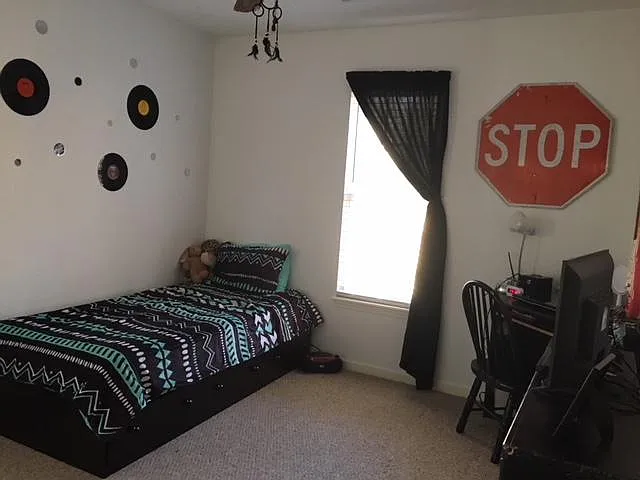 4 bed, $2,250 — Photo 4