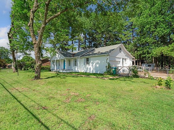 5th image of 384 Maple Hill Dr