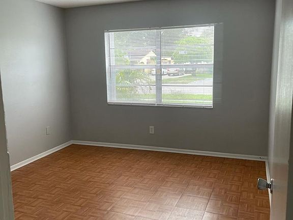 5th image of 4601 22nd Ave S #101
