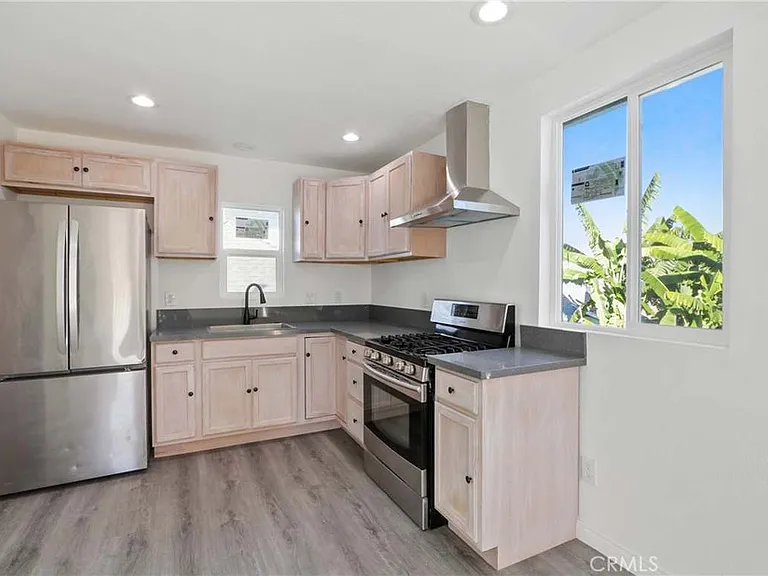 1612 E 7th St #2 — Photo 2