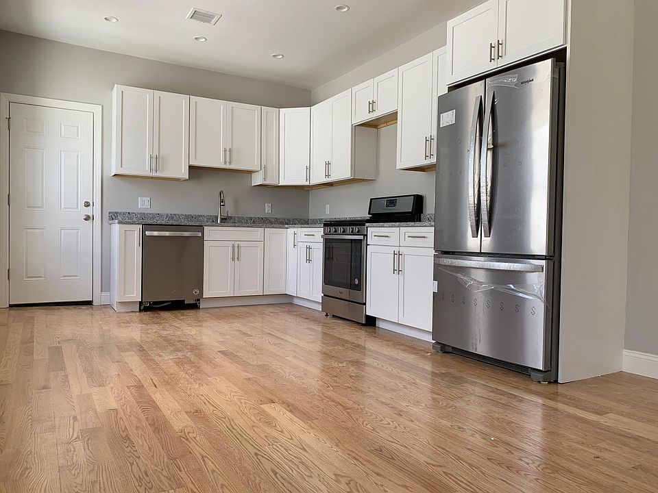 2nd image of 230 Fellsway W #3