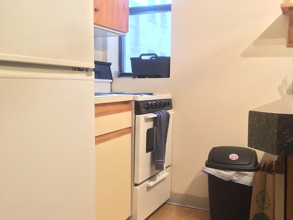 2nd image of 833 Beacon St APT 0102