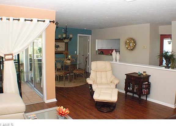 5th image of 909 SE 16th St