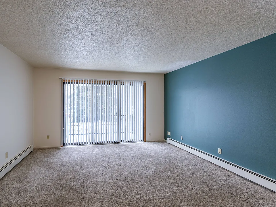 Fargo, ND Betty Ann Apartments | Living