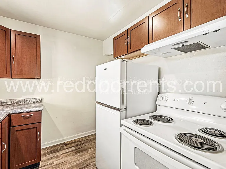 1742 N Whittier Pl — Photo 7
