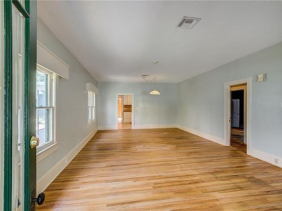 4th image of 230 Palm Ave