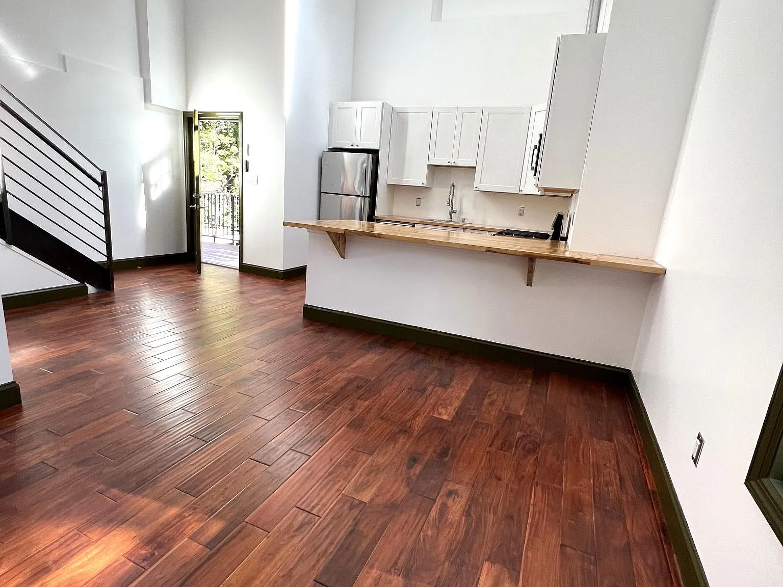 3 bed, 1575 sqft, $4,050 — Photo 3