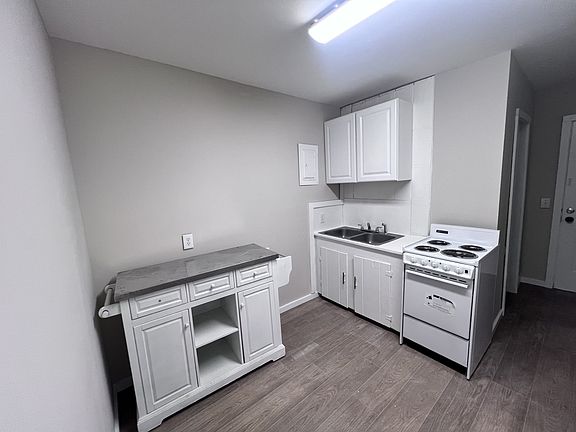 510 28th Ave N # 3 Kitchen_12032024