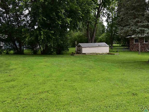 5th image of 300 N Feyder Ave