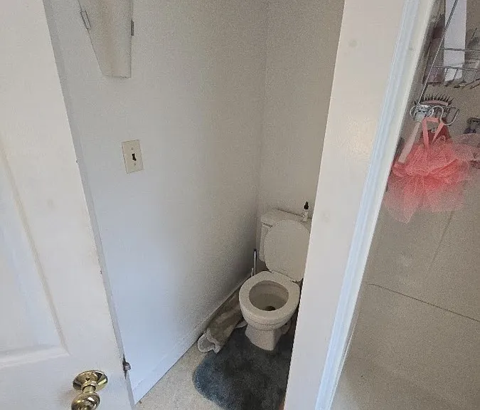 110 E Summit St — Photo 23