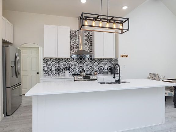 5th image of 22405 Matins Ln