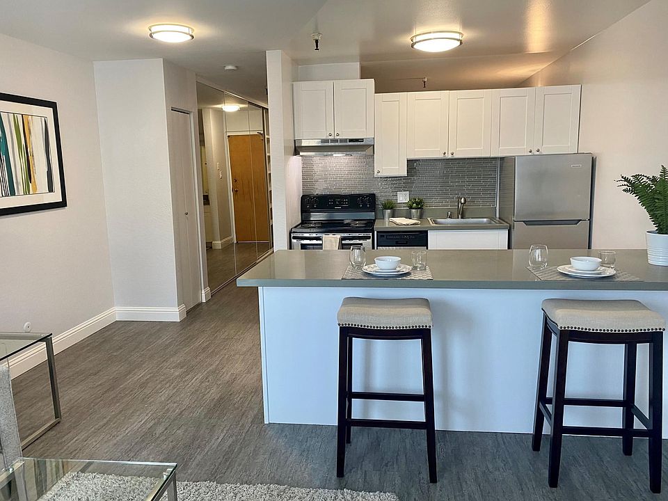 2nd image of 1690 Broadway St #404