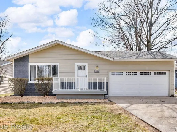 8866 Janis St, Shelby Township, MI 48317