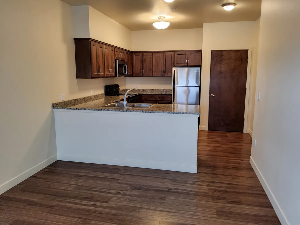 Kitchen - 800 E 2nd St #301