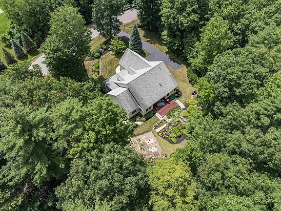 2nd image of 75 Olde Bridge Lane