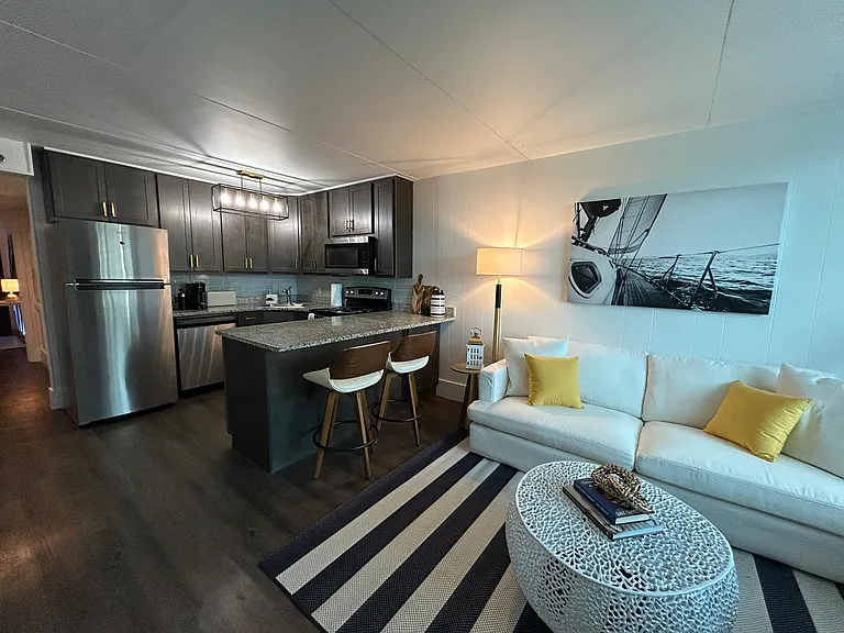 Mar-A-Sol Waterfront Residences — Photo 7