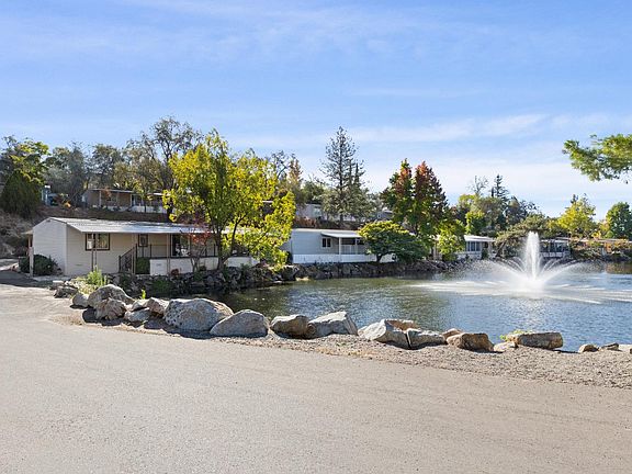 4th image of 1850 Sunset Dr