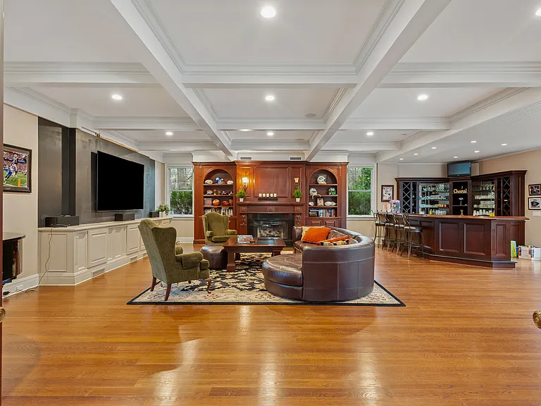 1332 Deerfield Rd — Photo 3