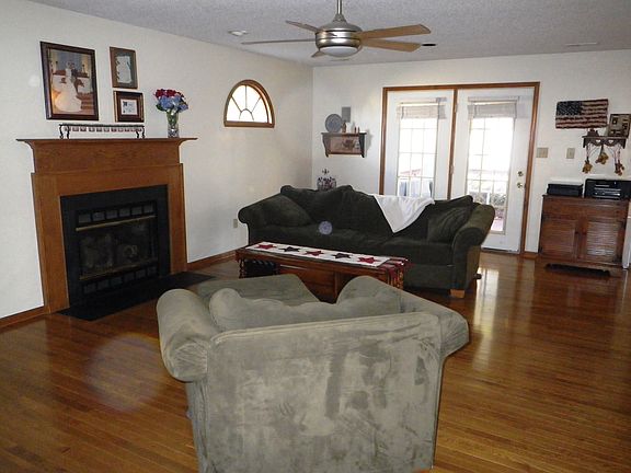 2nd image of 464 Waverly Pl