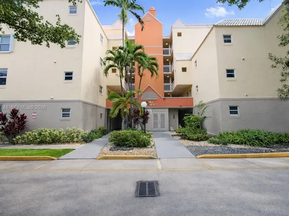8343 Lake Dr APT 207, Doral, FL 33166