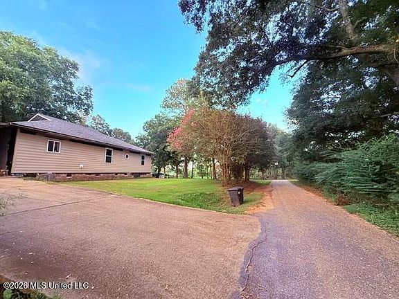 2nd image of 25 Wes Dillon Rd