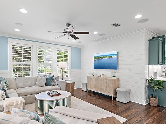 3rd image of 8 Half Moon Ln