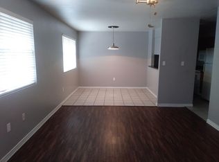 909 S Washington St, Pilot Point, TX 76258