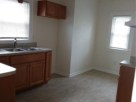 3rd image of 256 Girard Ave