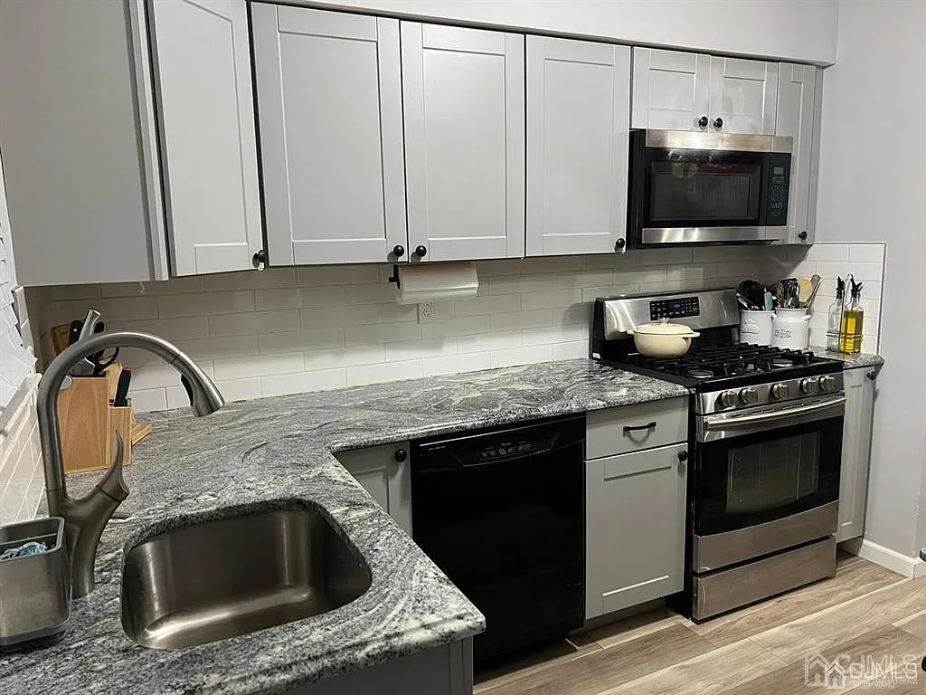 2 bed, 1.5 bath, 1208 sqft, $2,850 — Photo 1