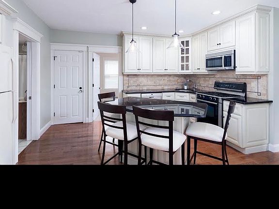 3rd image of 34 Sherbrook Ave #1
