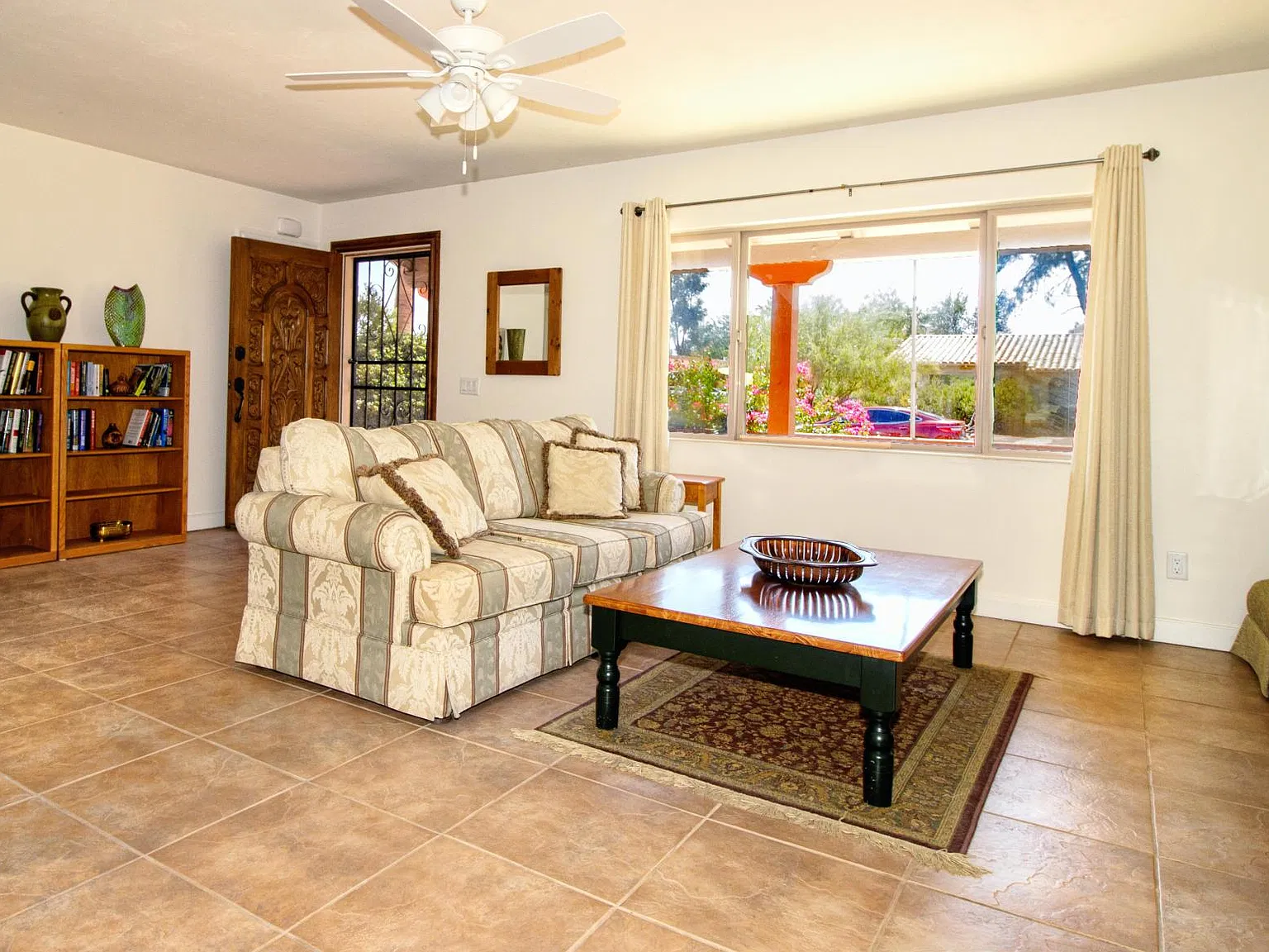 117 E Los Arcos — Photo 4