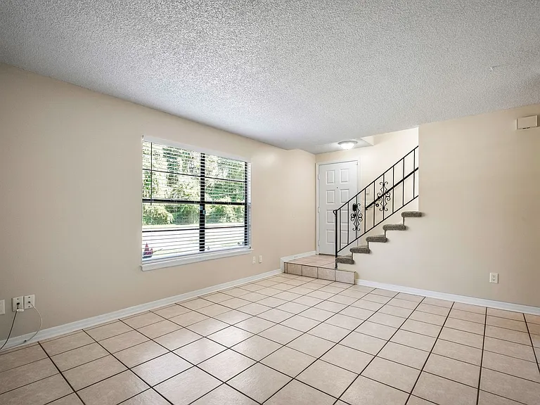 1016 Assisi Ln — Photo 31