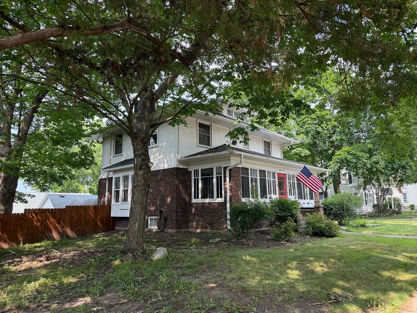 Sycamore Four Bed On State Street — Photo 2