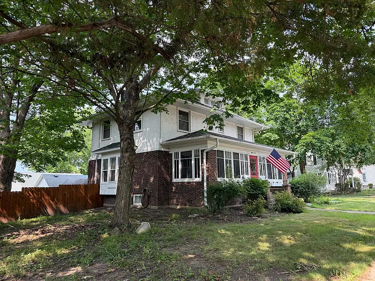 801 W State St — Photo 11