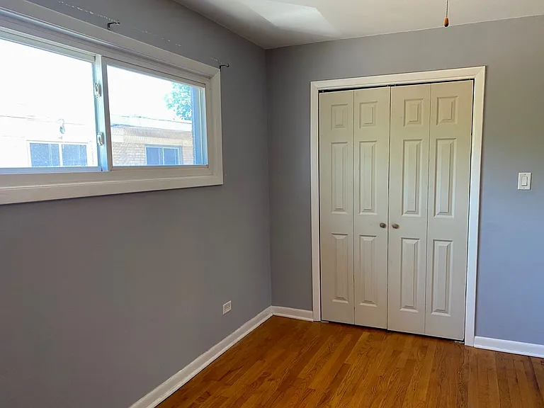 1056 Des Plaines Ave — Photo 17