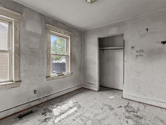 5th image of 2323 Wengler Ave