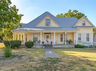 602 E Hackberry St, Lott, TX 76656