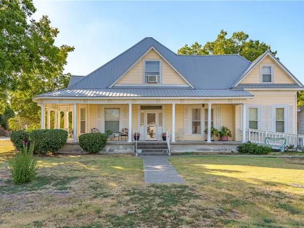 602 E Hackberry St, Lott, TX 76656
