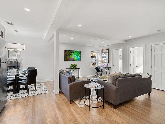 5th image of 423 Bunker Hill St APT 1