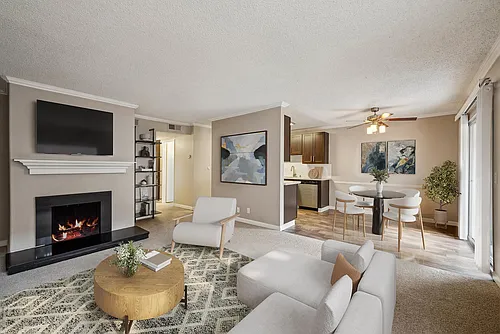 La Valencia Apartment Homes Photo 1