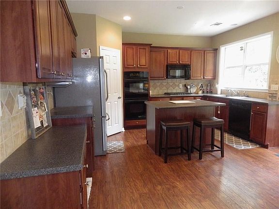 5th image of 508 Pinchot Way