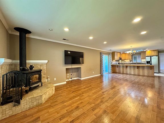 4th image of 130 Azalea Dr