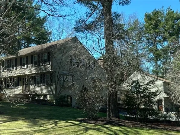 114 Graham Hill Dr, Hanover, MA 02339