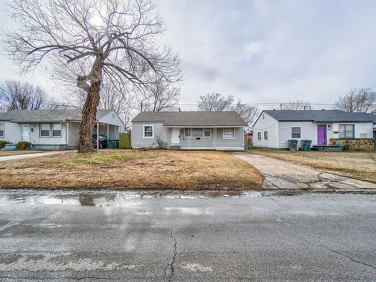 3900 Mallard Dr — Photo 2