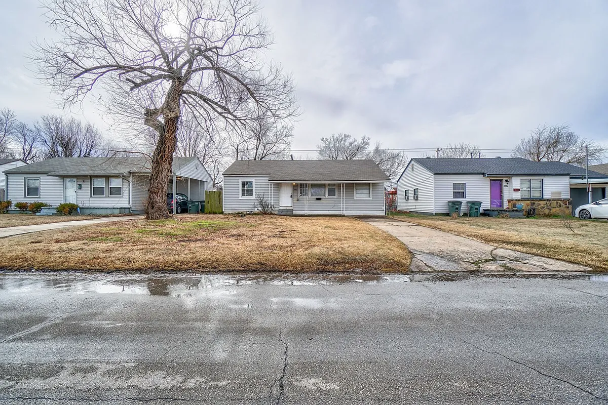 Building Photo - 3900 Mallard Dr