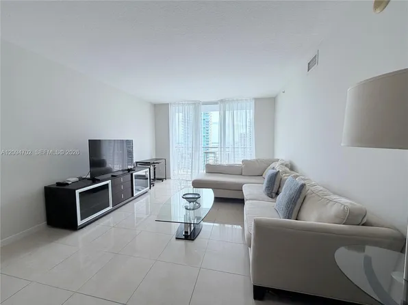 325 Biscayne Blvd #3015, Miami, FL 33131