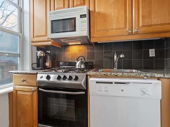 2nd image of 41 W 72nd St APT 5G