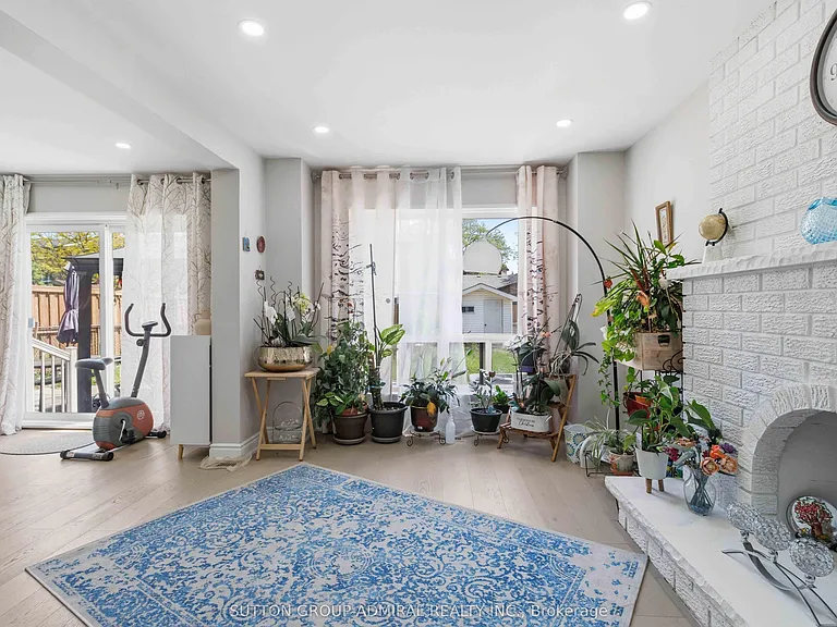 87 Marita Pl #MAIN UPPER FLR — Photo 10