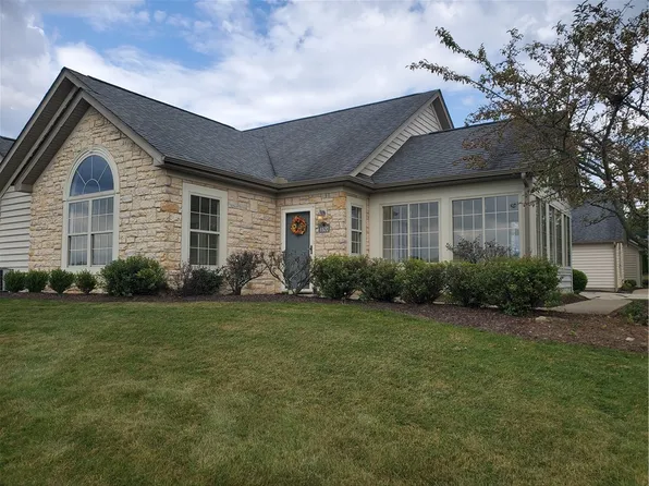 1107 Golf Course Dr S, Washington, PA 15301