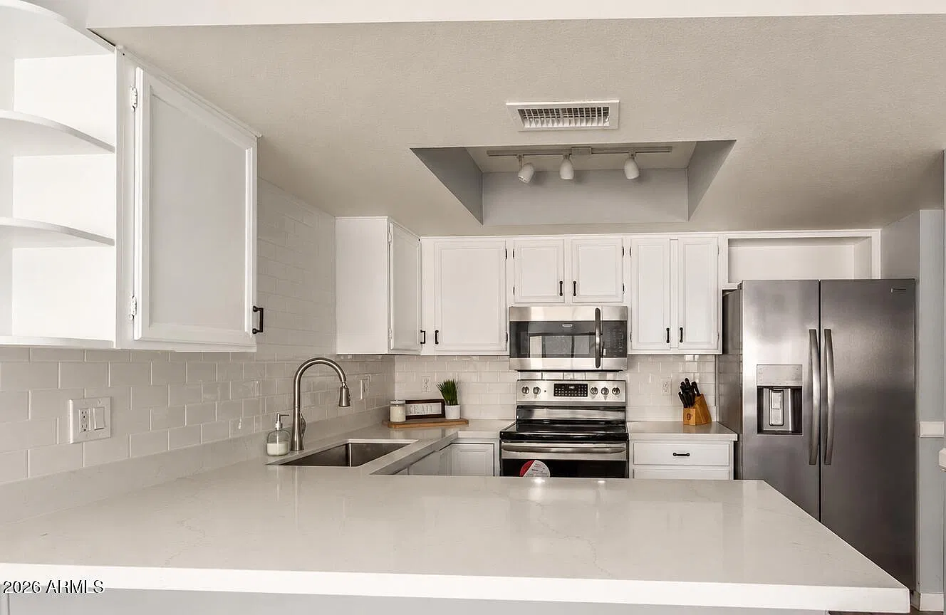 2 bed, 2.0 bath, 1050 sqft, $1,799 — Photo 2